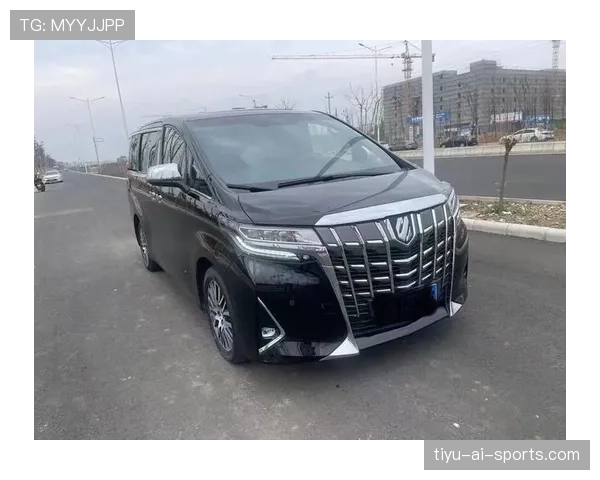 庞伟超市抱着两块钱面包，门口却等着司机开来的劳斯莱斯，反差笑抽了